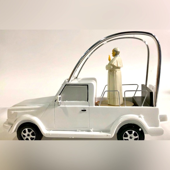SOLD The Pope in the Pope Mobile, Collective Figurine, Catholic Decor - Picture 4 of 11
